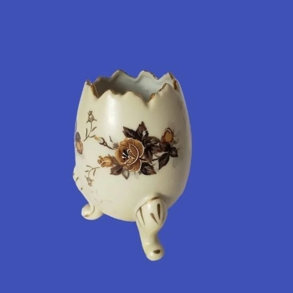 -Napco Ware vntge footed porcelain egg vase cream color